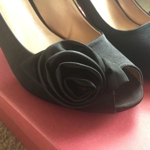 Mootsies Tootsies Black heels with flower